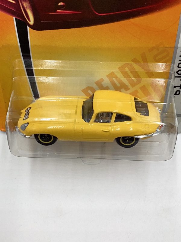 Matchbox 2009 #9 1961 Jaguar E -Type Coupe yellow 209C Cheap