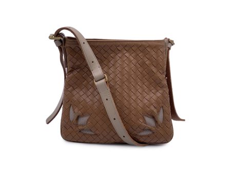 Bottega Veneta Beige Cut Out Intrecciato Leather Woven Shoulder Bag For Sale