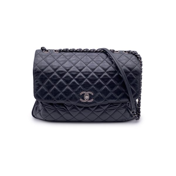 Chanel 2010s Black Quilted Leather CC Turn Lock Closure Shoulder Bag For Cheap