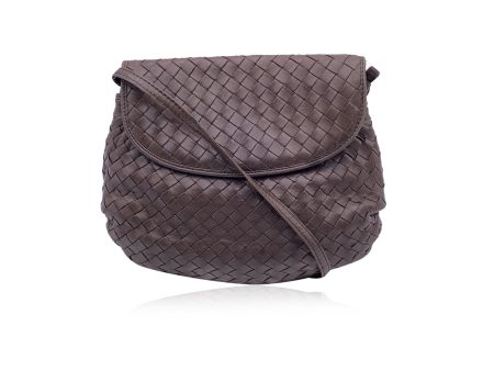 Bottega Veneta Vintage Brown Intrecciato Woven Crossbody Bag For Sale